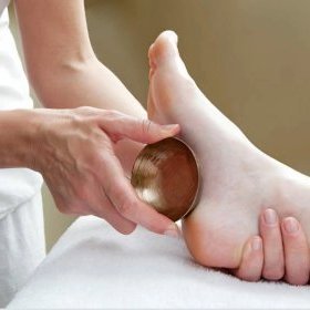 STAGE MASSAGE ĀYURVÉDIQUE DES PIEDS AU BOL KANSU Caroline Kocamer praticien.ne membre d'Ayurveda en France